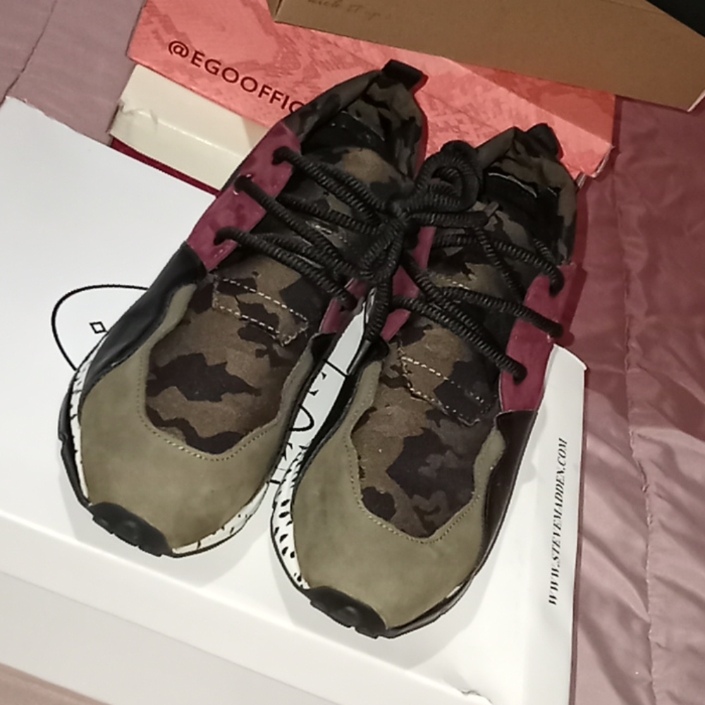 Steve madden sneakers